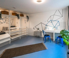 Designer Hostel (1C)
