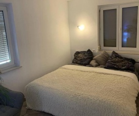 Modern 2 Rooms Apartment with Coffee Machine, WIFI, Netflix, Garden and BBQ Zone